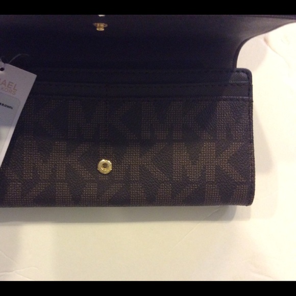 Michael Kors Fulton crossbody & carry all wallet - Picture 7 of 10